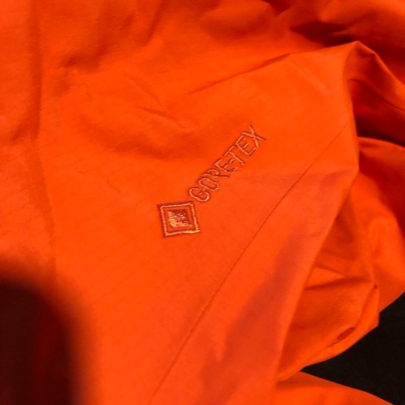 Arc'teryx Women's Gortex Jacket - Bright Orange - Picture 3 of 9
